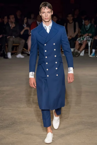 Look 8